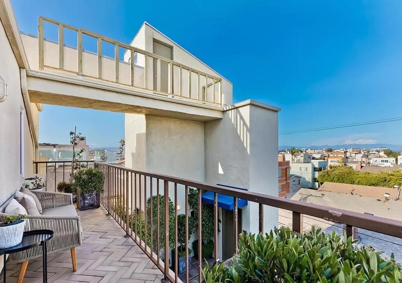 Exceptional 3 Bedrooms On The Beach Penthouse Apartment
