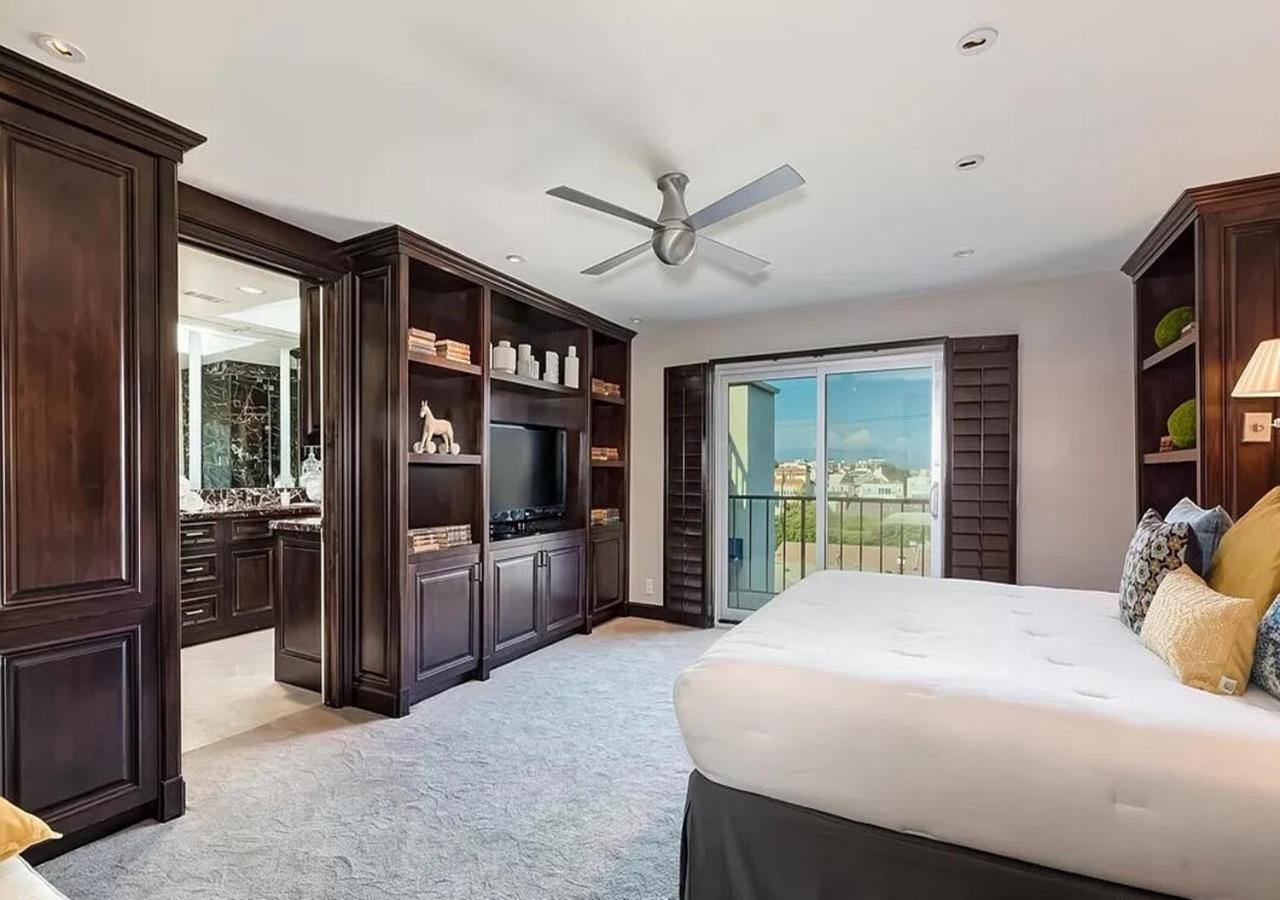 Exceptional 3 Bedrooms On The Beach Penthouse *