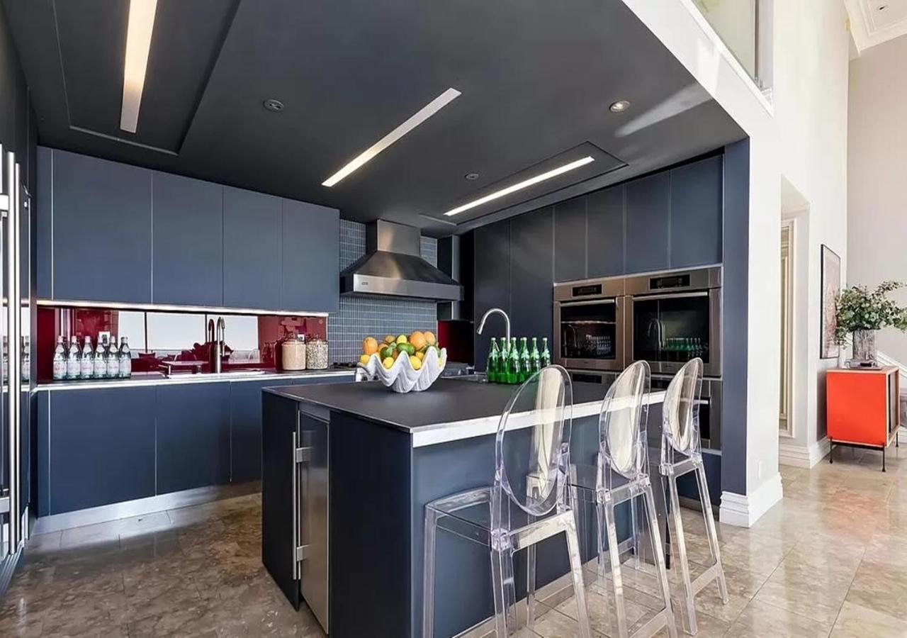 Exceptional 3 Bedrooms On The Beach Penthouse Apartment *